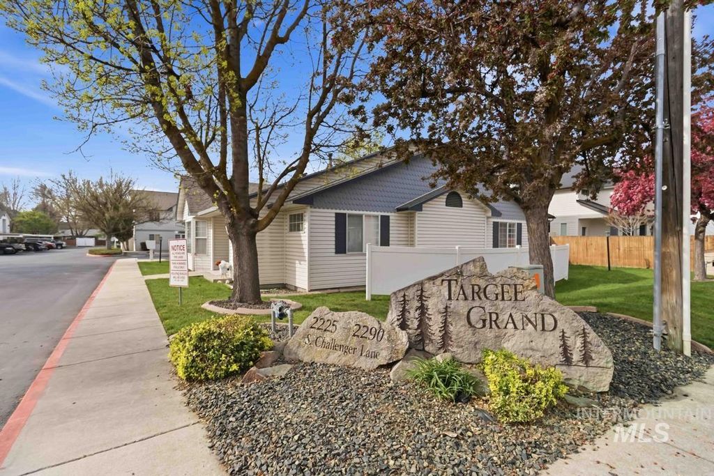 Photo of 2270 S Challenger Lane #202, Boise, ID 83705 (MLS # 98980444)