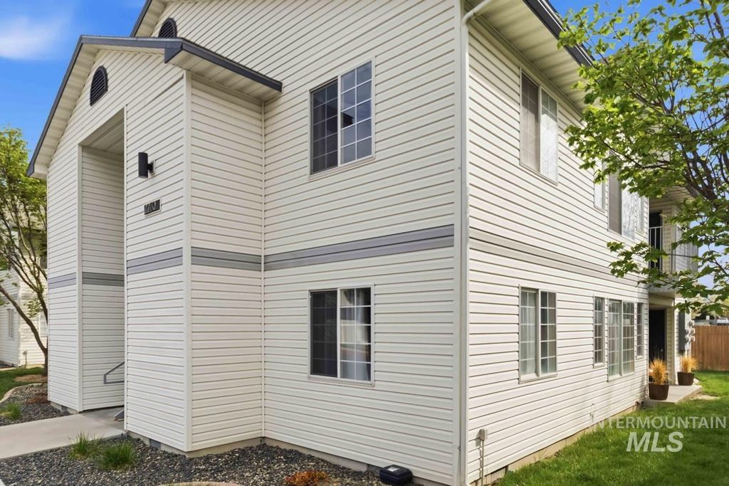 Photo of 2270 S Challenger Lane #202, Boise, ID 83705 (MLS # 98980444)