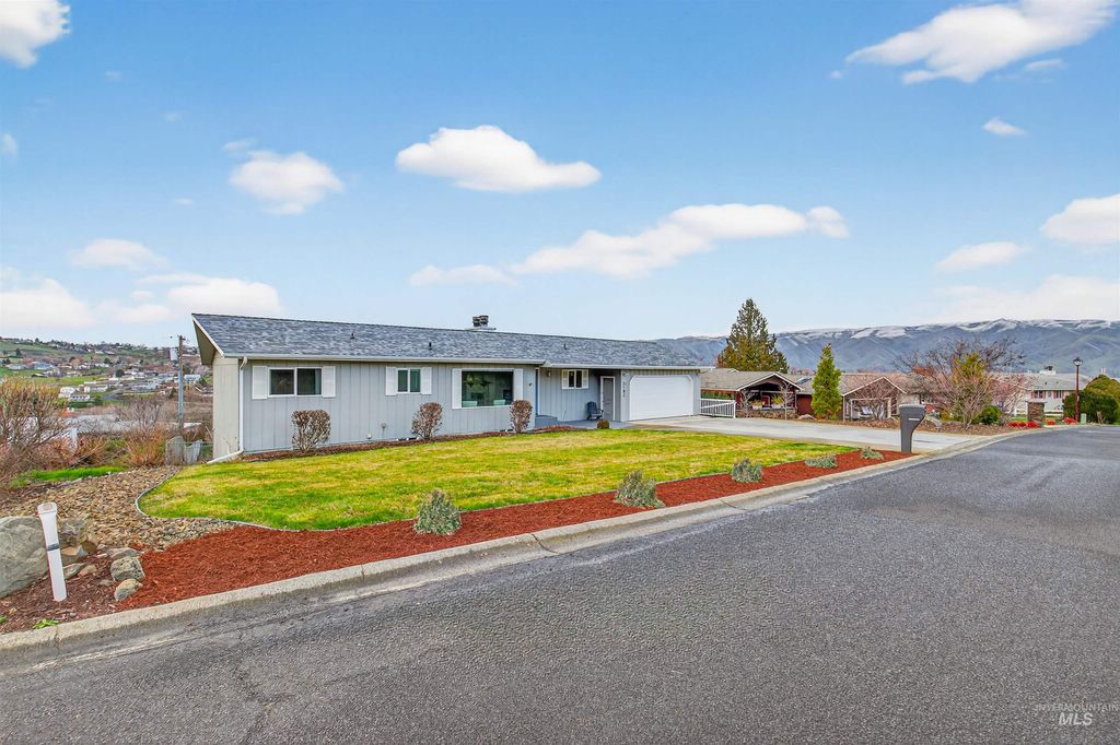 Photo of 3102 Echo Hills Drive, Lewiston, ID 83501 (MLS # 98975273)