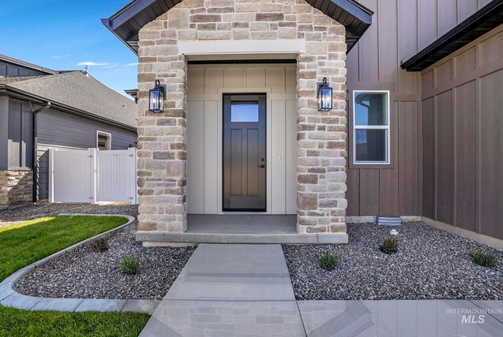 Photo of 513 Falling Leaf Lane, Twin Falls, ID 83301 (MLS # 98963103)