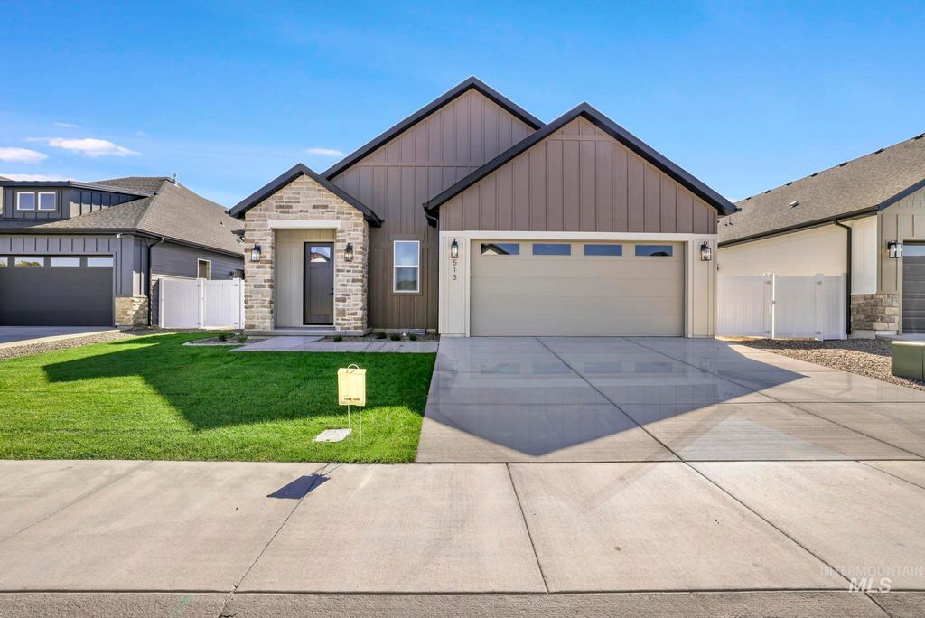 Photo of 513 Falling Leaf Lane, Twin Falls, ID 83301 (MLS # 98963103)