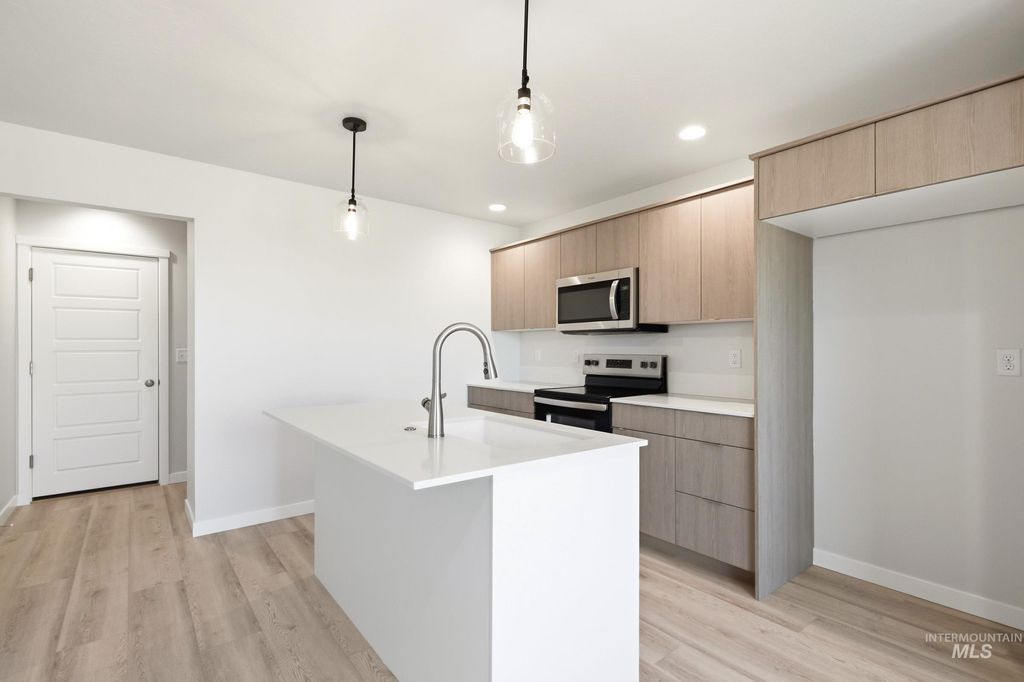 Photo of 10806 Rutland St, Caldwell, ID 83605 (MLS # 98983706)