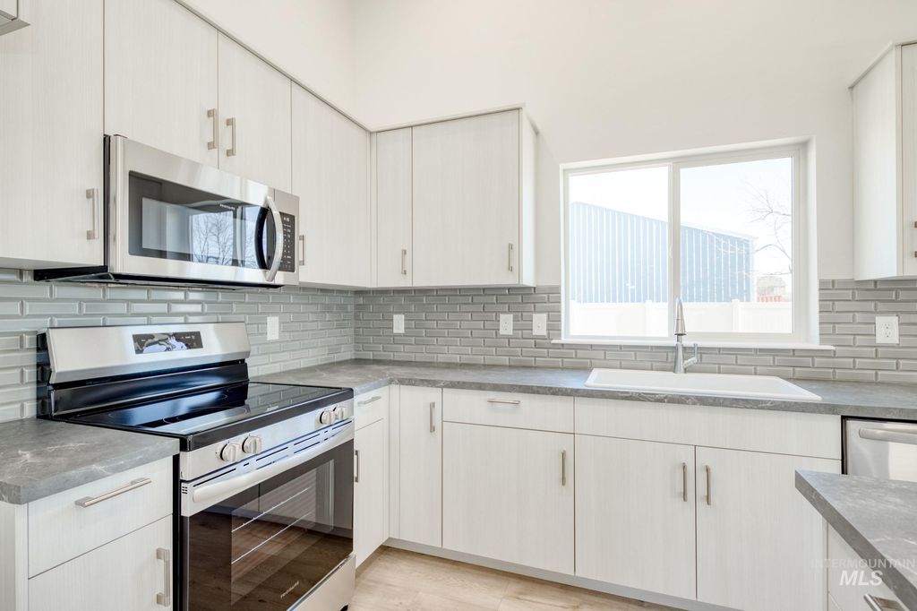 Photo of 9039 W Violet St, Nampa, ID 83687 (MLS # 98968358)