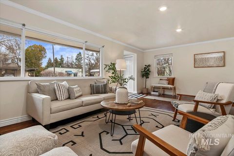 Photo of 419 N Avenue E, Boise, ID 83712 (MLS # 98973613)