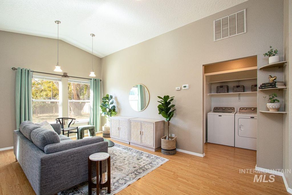 Photo of 2121 Lambert Dr, Nampa, ID 83686 (MLS # 98966006)