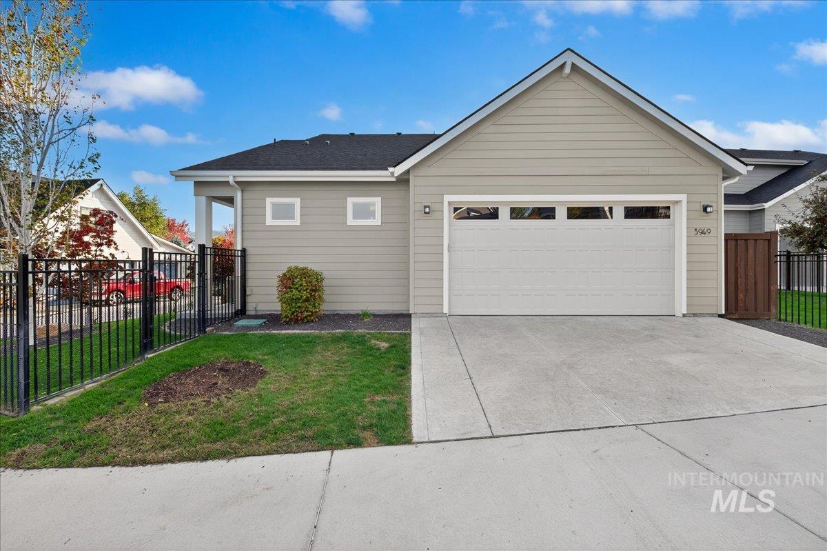 Ranch-style house with driveway and an attached garage