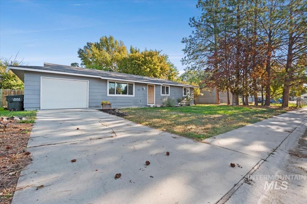 Photo of 680 W Mendi Pl, Kuna, ID 83634 (MLS # 98964301)