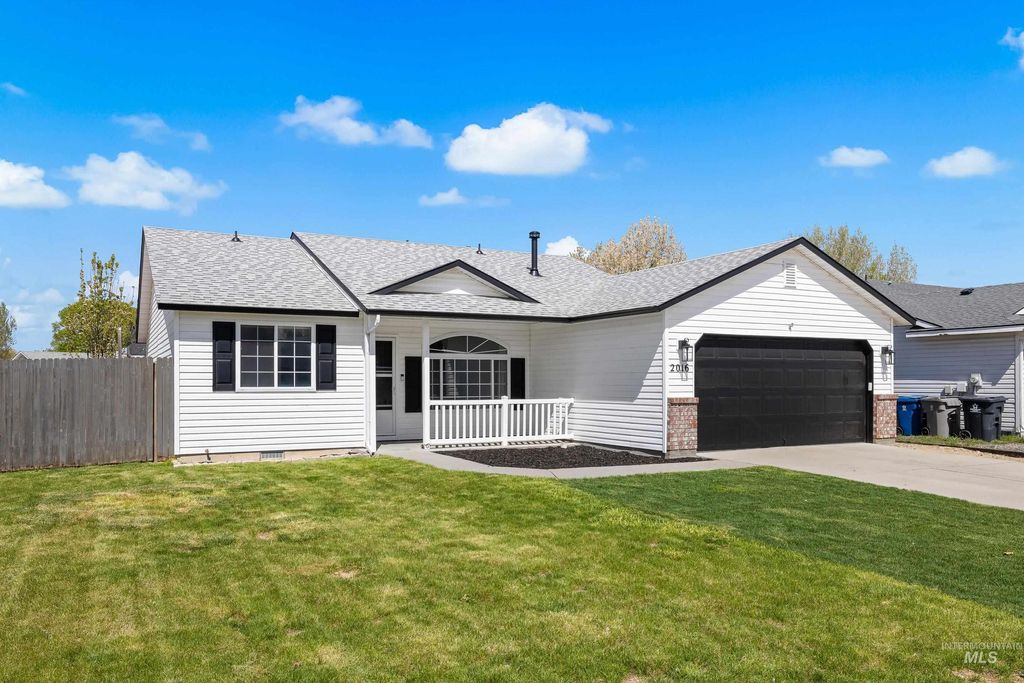 Photo of 2016 W Curlew Street, Nampa, ID 83651 (MLS # 98981467)