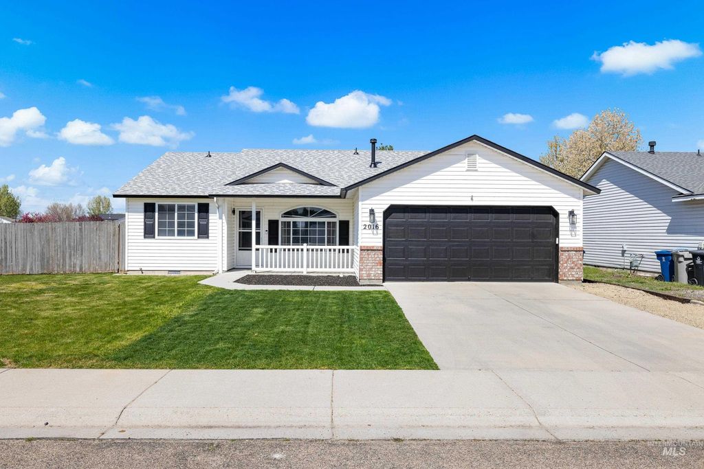 Photo of 2016 W Curlew Street, Nampa, ID 83651 (MLS # 98981467)