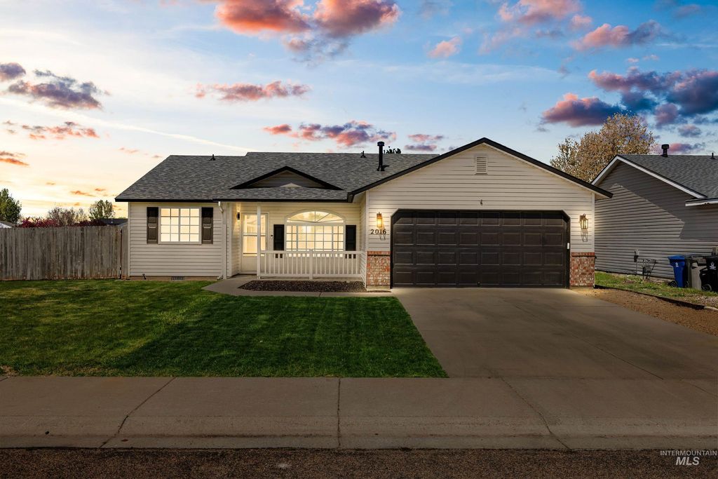 Photo of 2016 W Curlew Street, Nampa, ID 83651 (MLS # 98981467)