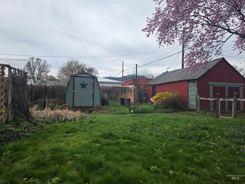 Photo of 504 Idaho St, Kamiah, ID 83536 (MLS # 98980523)