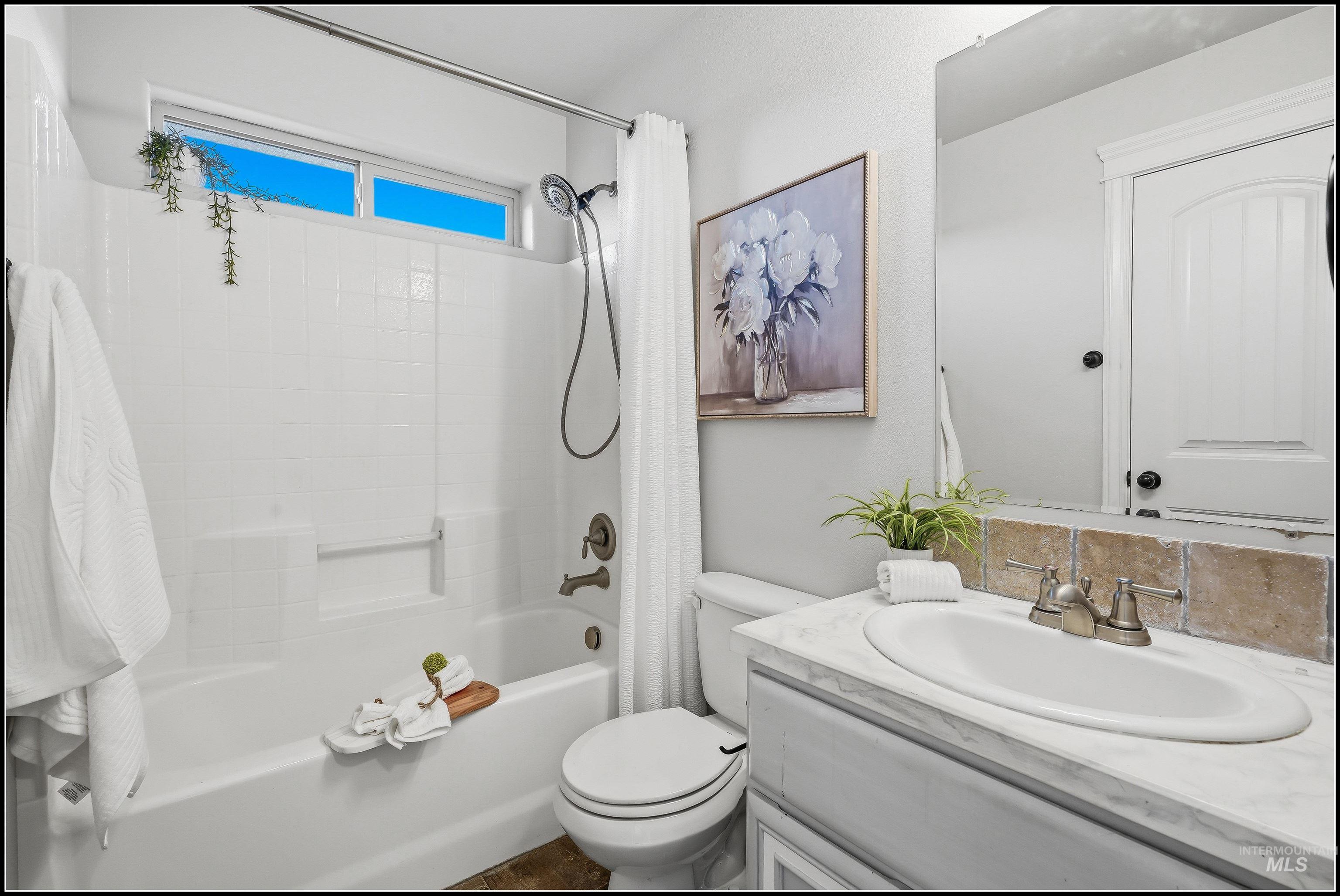 Upstairs - Guest Bathroom
