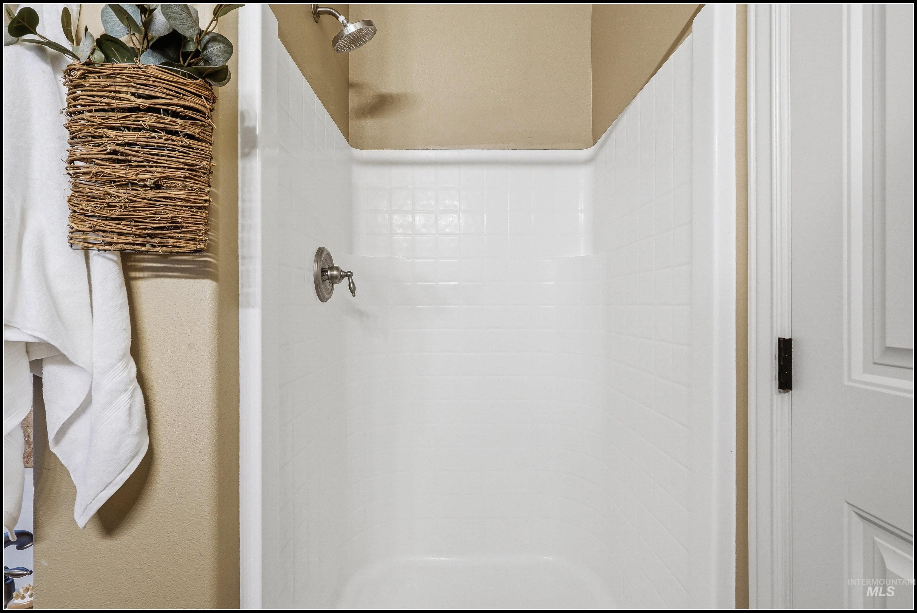 5 Pc. Master Bathroom - Walk-In Shower