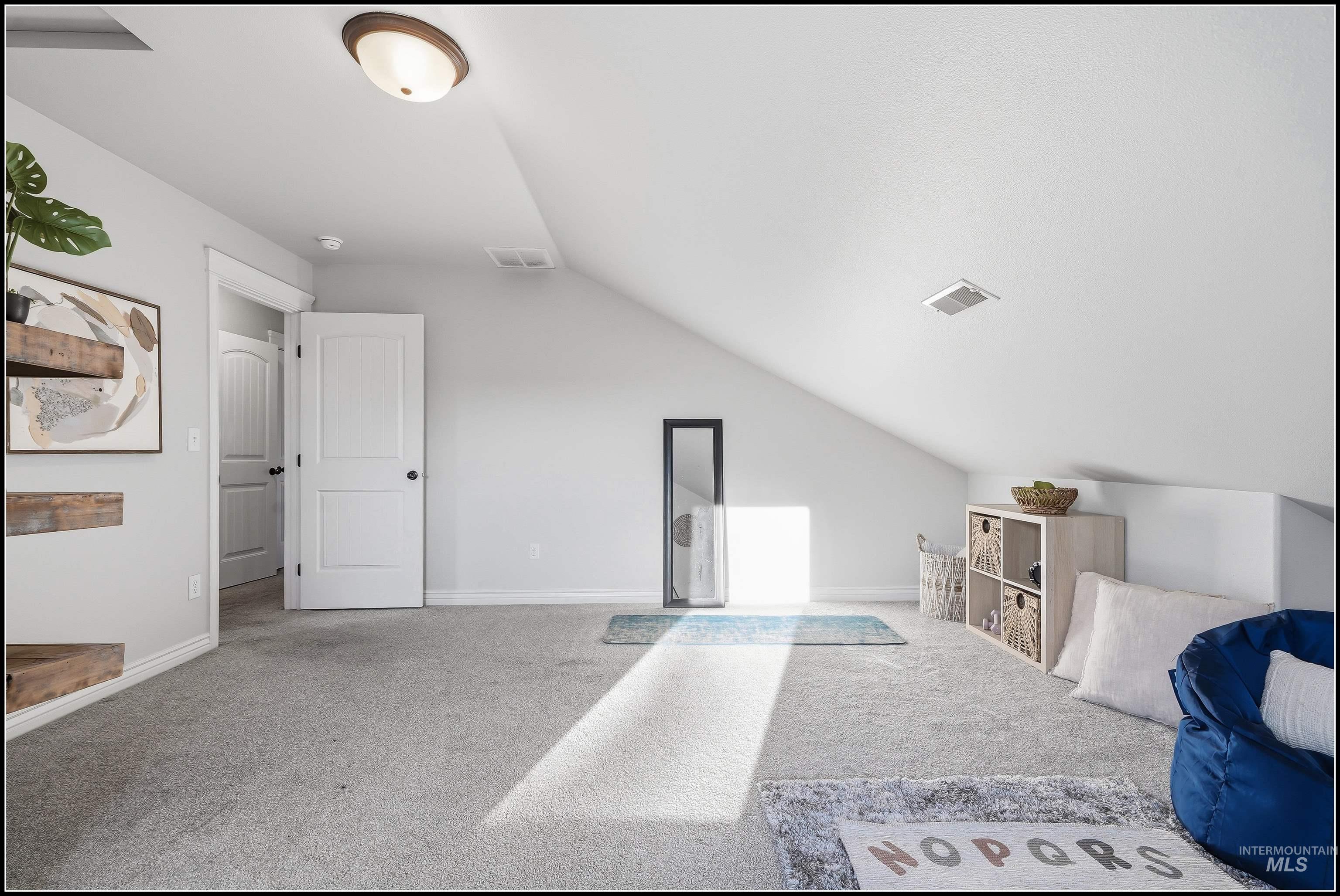 Bonus room with a closet - could be 4th bedroom