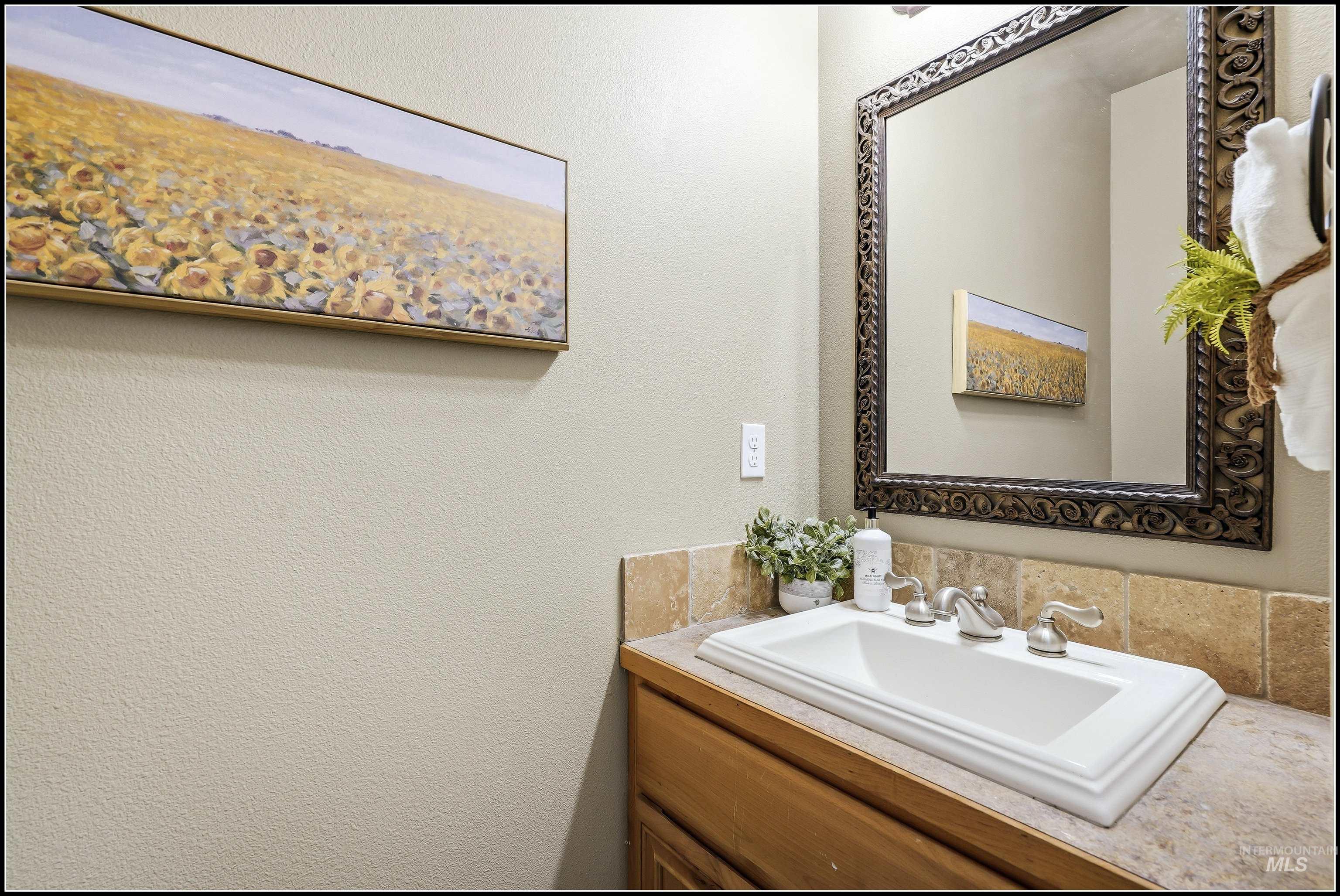 Main level - Powder Room