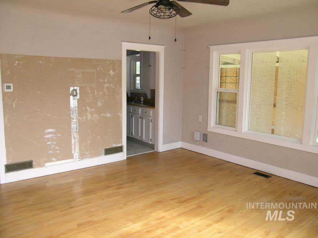 Photo of 415 20th Ave N Ave, Nampa, ID 83686 (MLS # 98996986)