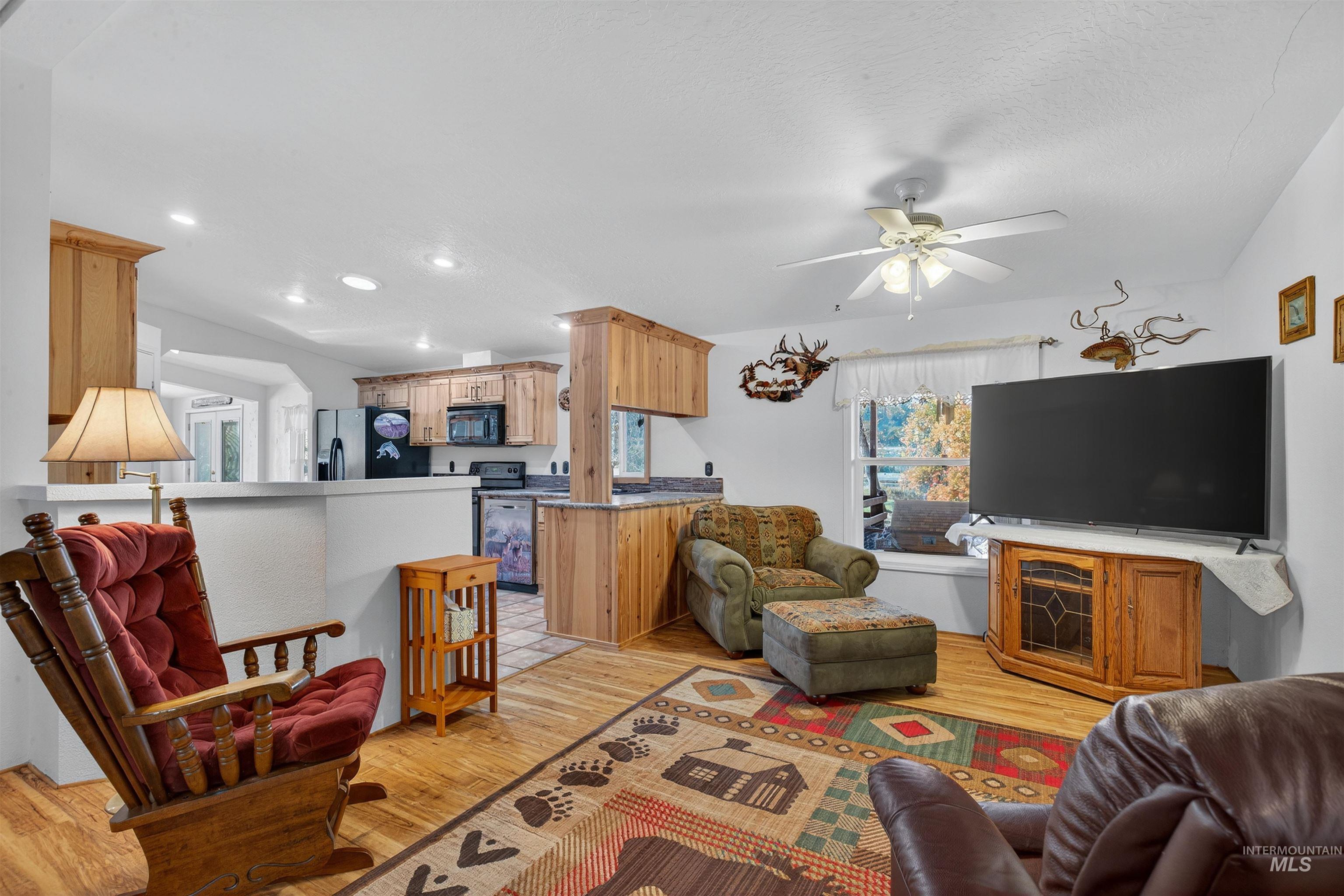 Living area featuring light wood-type flooring, recessed lighting, and ceiling fan