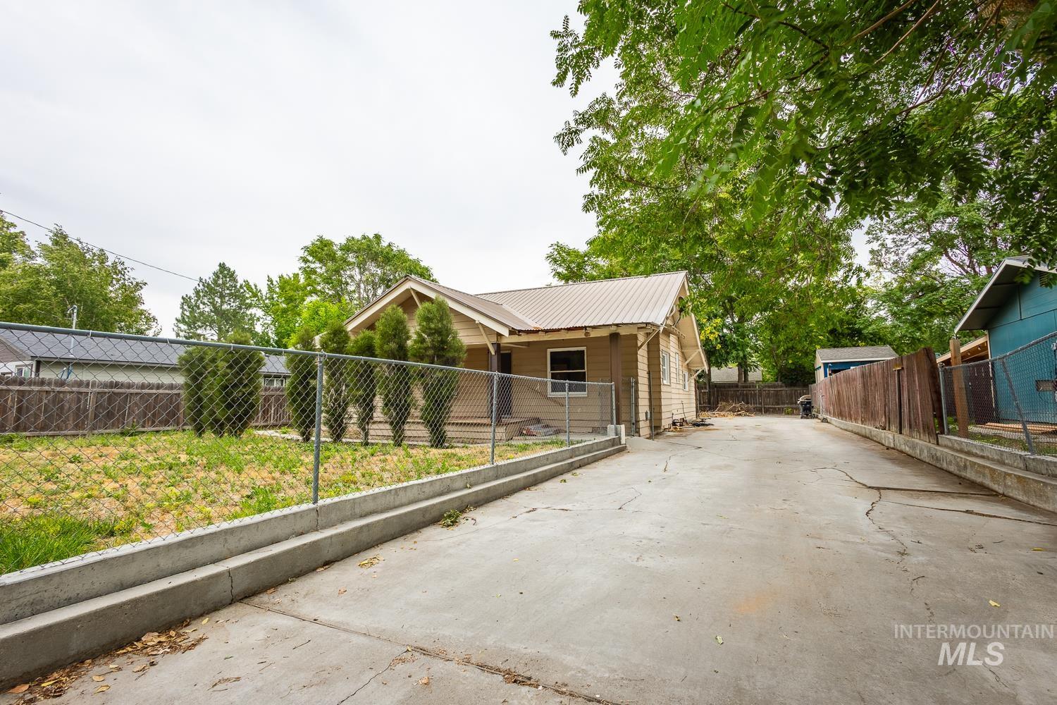 1216 N Indiana Avenue