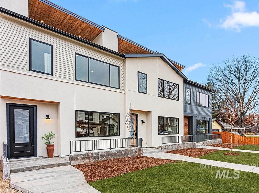 Photo of 3353 W Whimbrel Lane #Middle Unit, Boise, ID 83703 (MLS # 98972495)