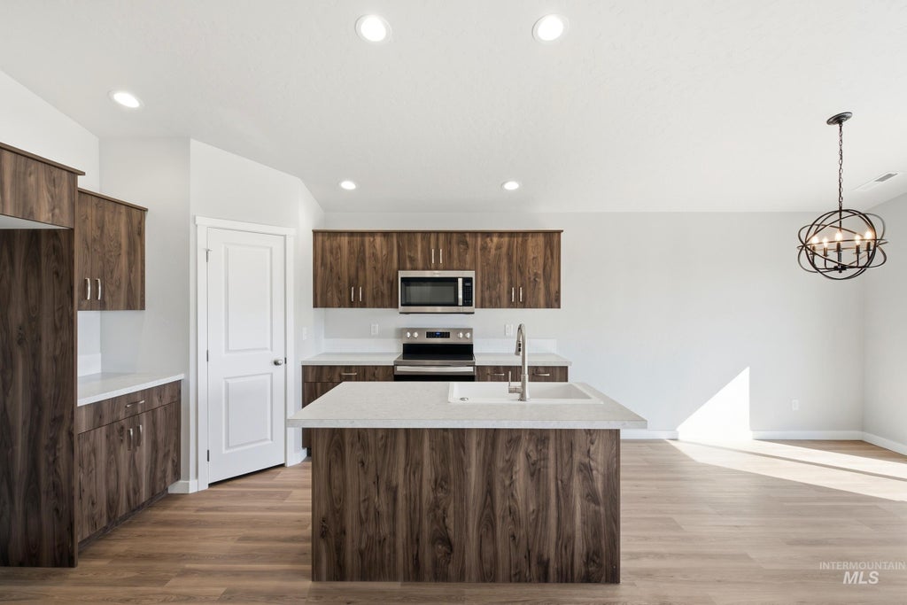 Photo of 4468 S Amsterdam Ave, Nampa, ID 83686 (MLS # 99000937)
