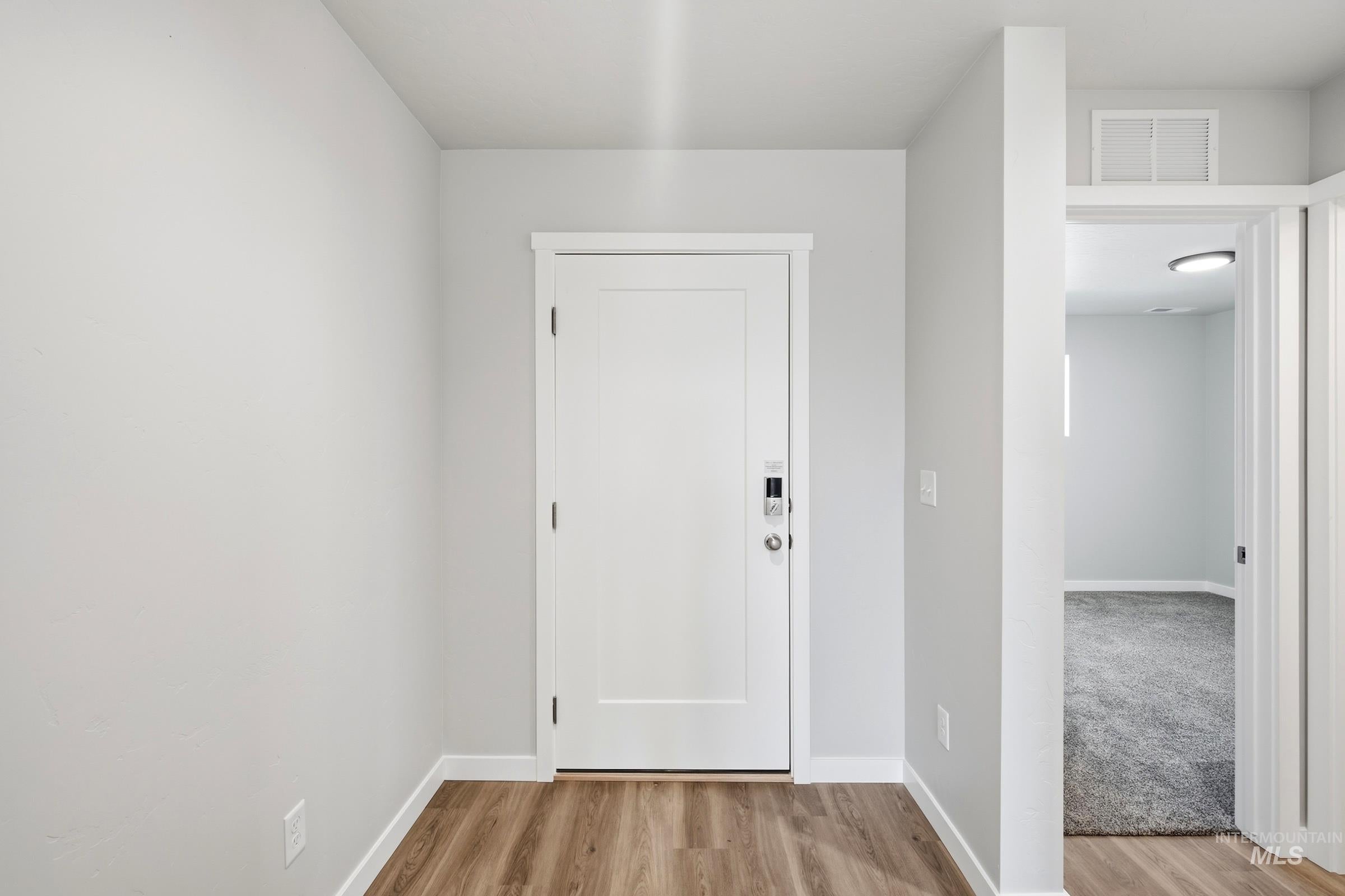 4468 S Amsterdam Ave