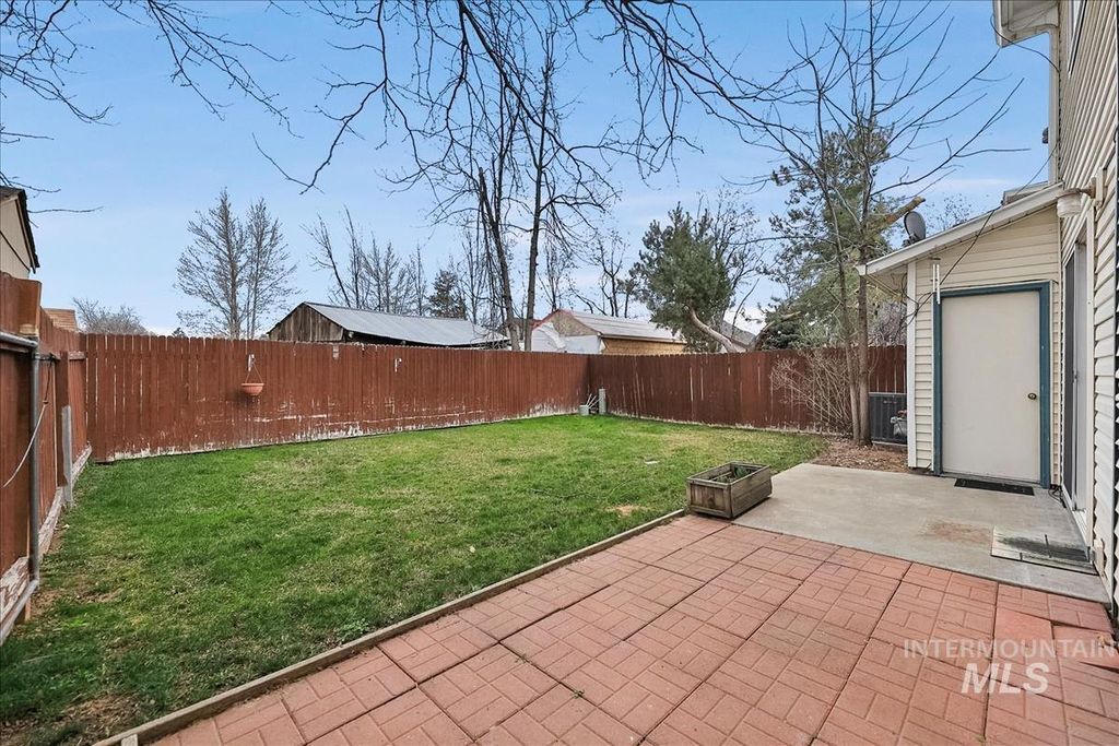 Photo of 10424 W Palm Ln, Boise, ID 83704 (MLS # 98977976)