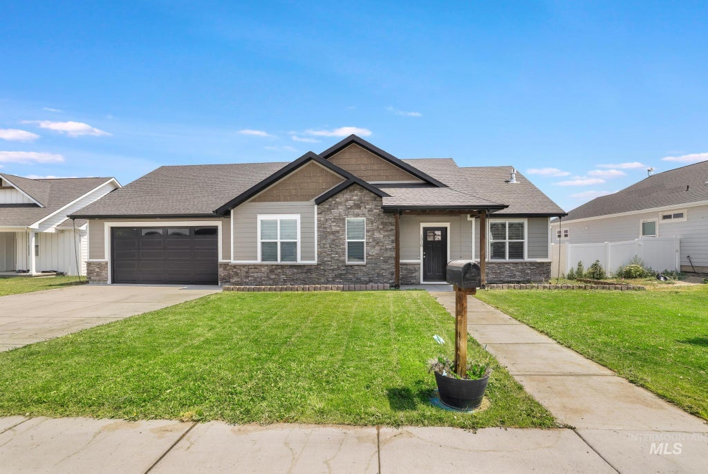 Photo of 1510 Mountain View Drive, Gooding, ID 83330 (MLS # 98996374)