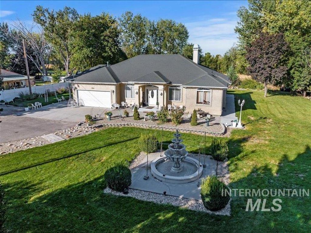 Photo of 2109 S Happy Valley, Nampa, ID 83686 (MLS # 98973438)