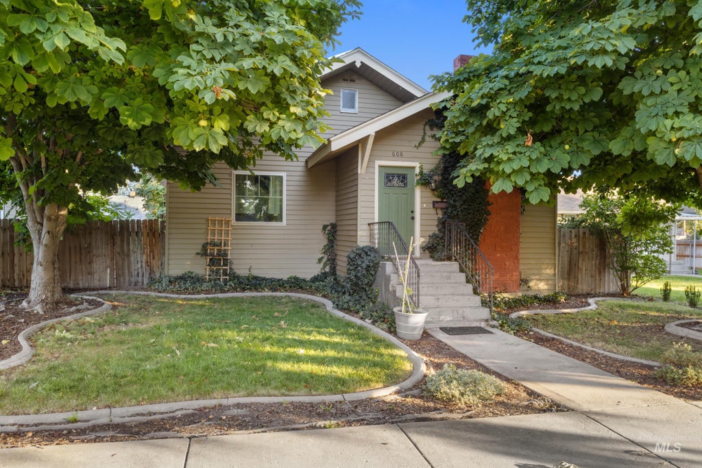 Photo of 608 19th Ave S Ave, Nampa, ID 83651 (MLS # 99002382)