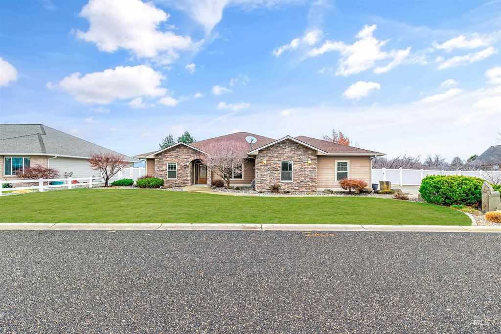 Photo of 2510 Remington Way, Clarkston, WA 99403 (MLS # 98976292)