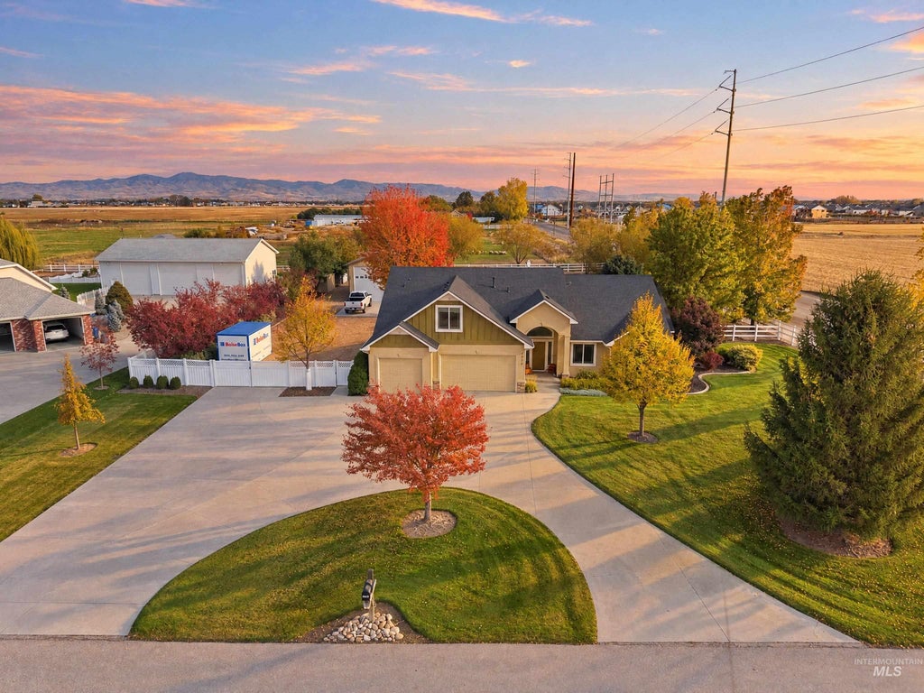 Photo of 4850 N Baylor Ln, Meridian, ID 83646 (MLS # 99005093)