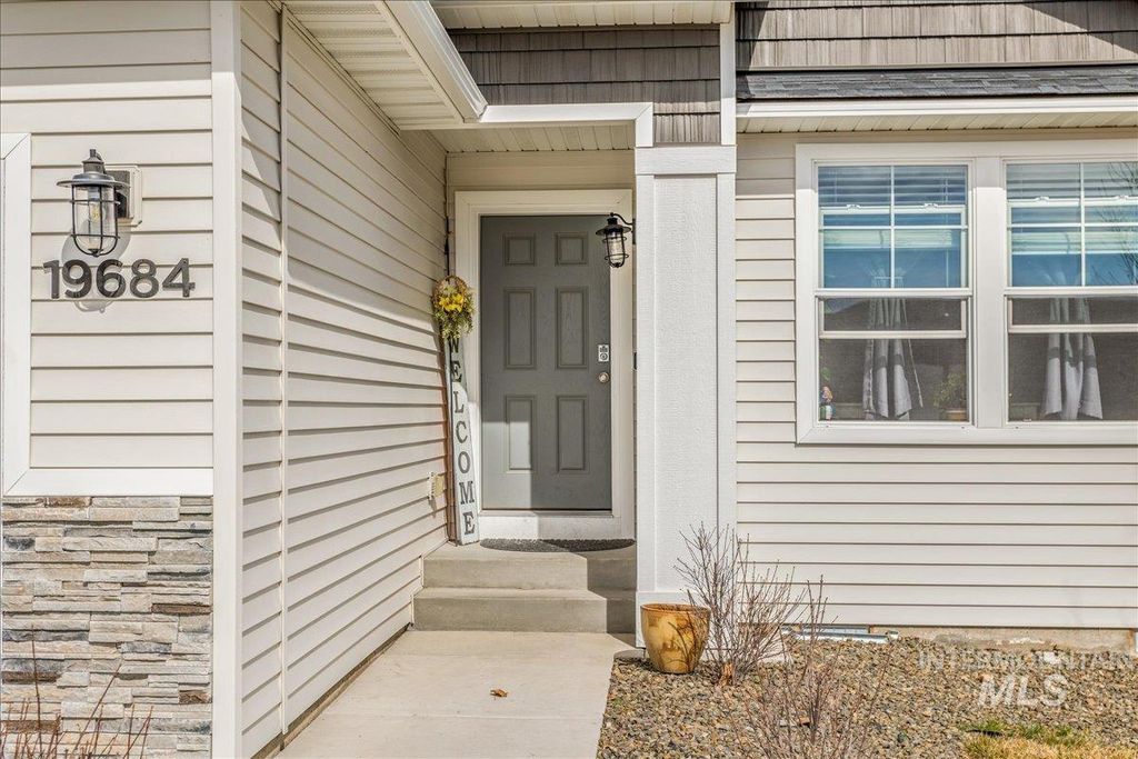 Photo of 19684 Newell Way, Caldwell, ID 83605 (MLS # 98985970)