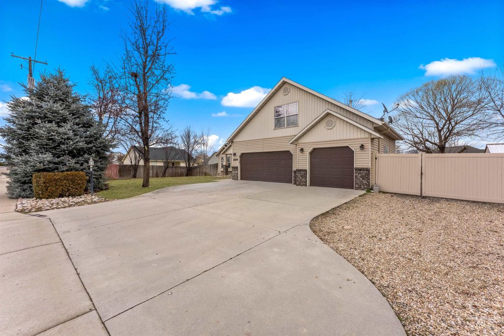 Photo of 2809 Dorman Ave, Caldwell, ID 83605 (MLS # 98975424)
