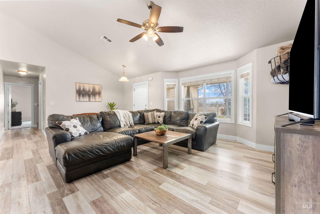 Photo of 2809 Dorman Ave, Caldwell, ID 83605 (MLS # 98975424)