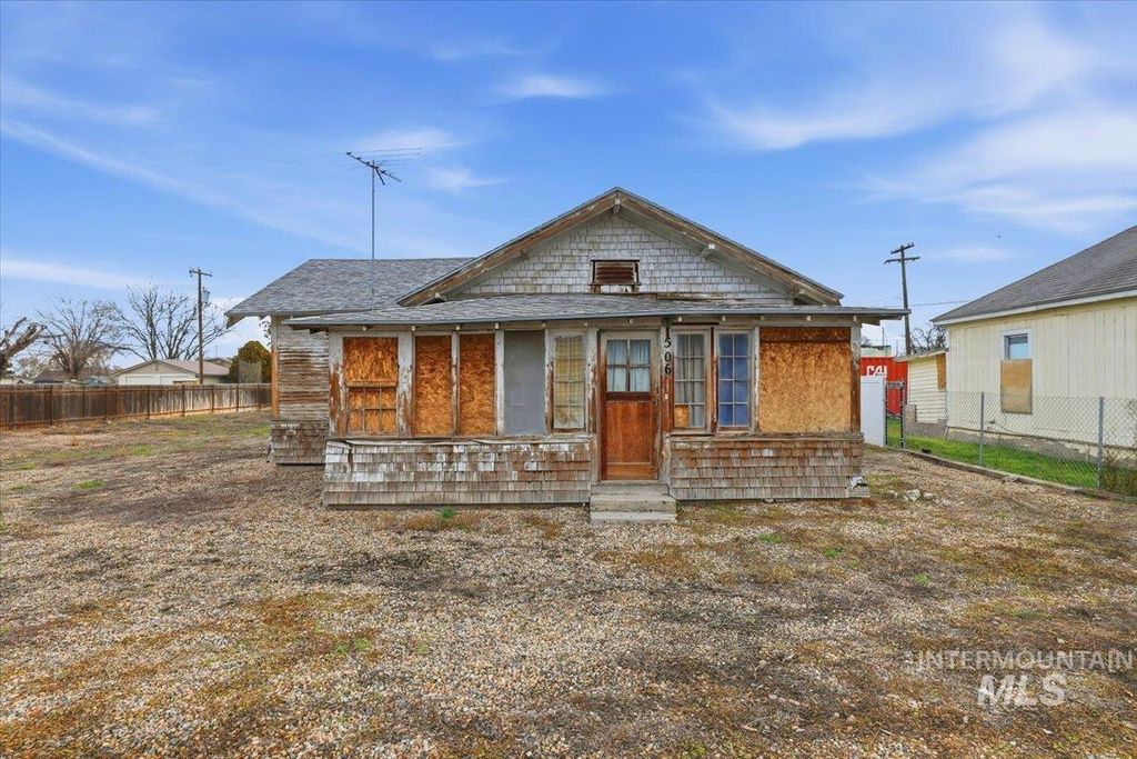 Photo of 506 N 3rd St, Nyssa, OR 97913 (MLS # 98971453)