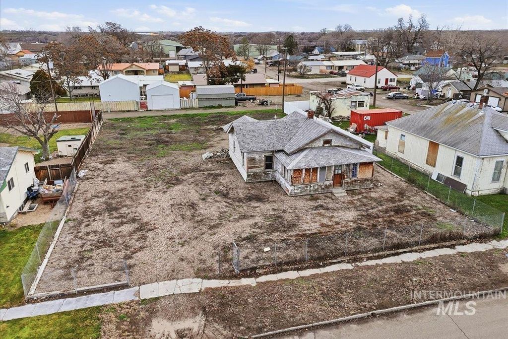 Photo of 506 N 3rd St, Nyssa, OR 97913 (MLS # 98971453)