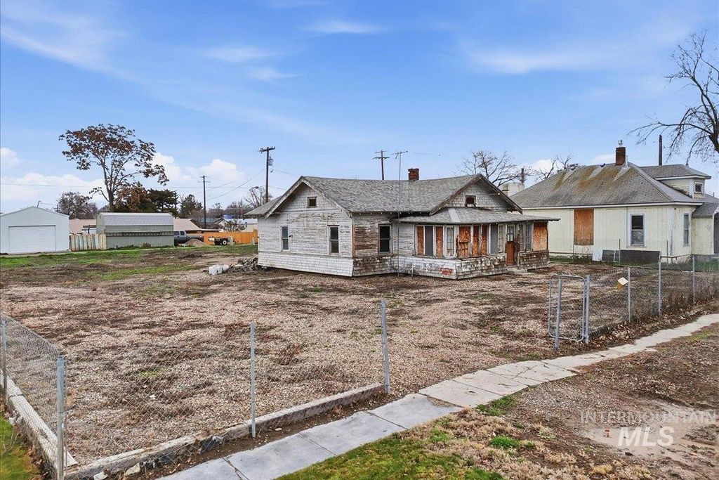 Photo of 506 N 3rd St, Nyssa, OR 97913 (MLS # 98971453)