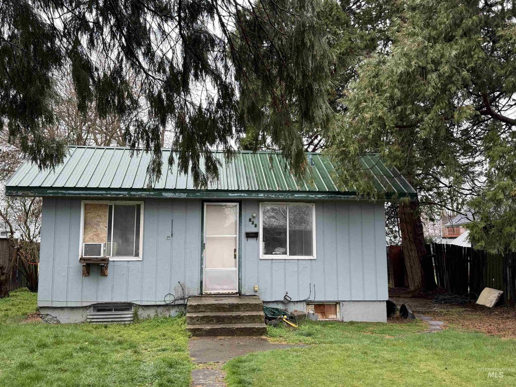 Photo of 838 11th St, Clarkston, WA 99403 (MLS # 98978866)