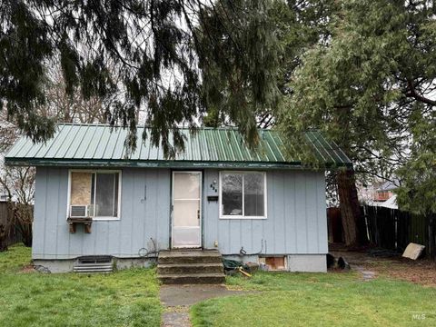 Photo of 838 11th St, Clarkston, WA 99403 (MLS # 98978866)