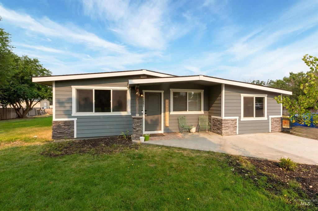 Photo of 12891 S Romiro Ave, Kuna, ID 83634 (MLS # 98968461)