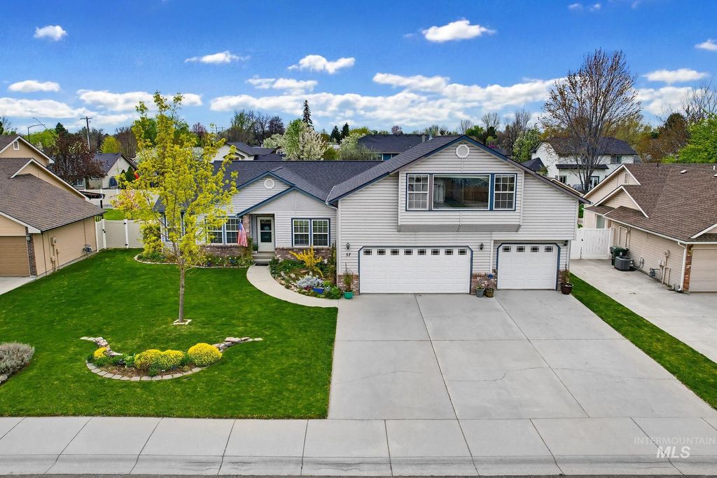 Photo of 57 W Claire St, Meridian, ID 83646 (MLS # 98980432)