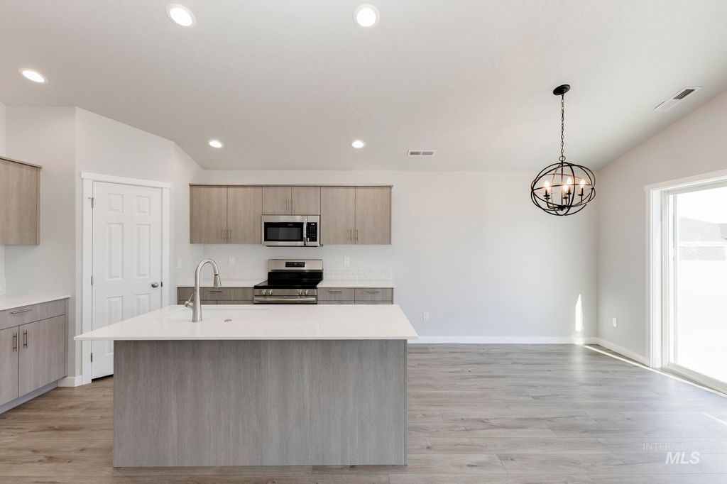 Photo of 346 N Madrone Ave, Kuna, ID 83634 (MLS # 98966411)