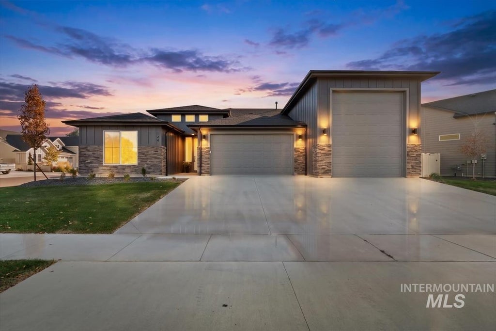 Photo of 124 S Beechwood Dr, Nampa, ID 83686 (MLS # 99004363)