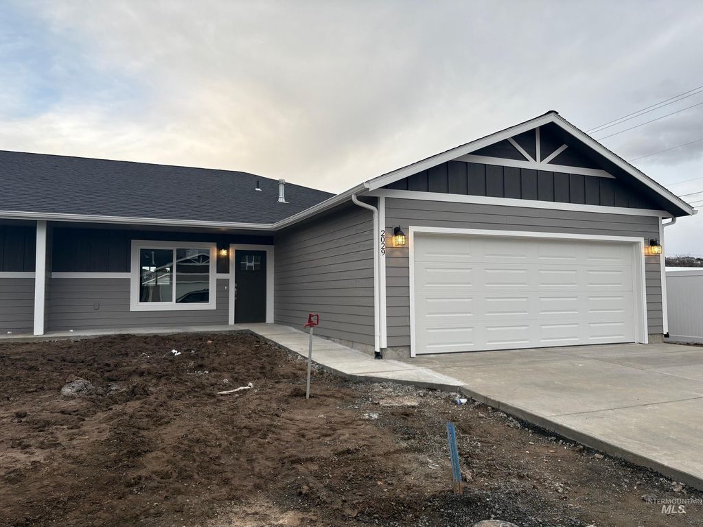 Photo of 3413 Glacier Drive, Lewiston, ID 83501 (MLS # 98974396)