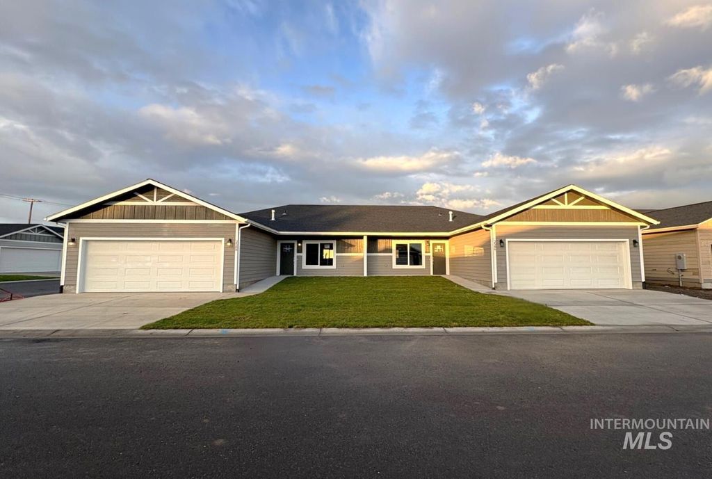 Photo of 3413 Glacier Drive, Lewiston, ID 83501 (MLS # 98974396)