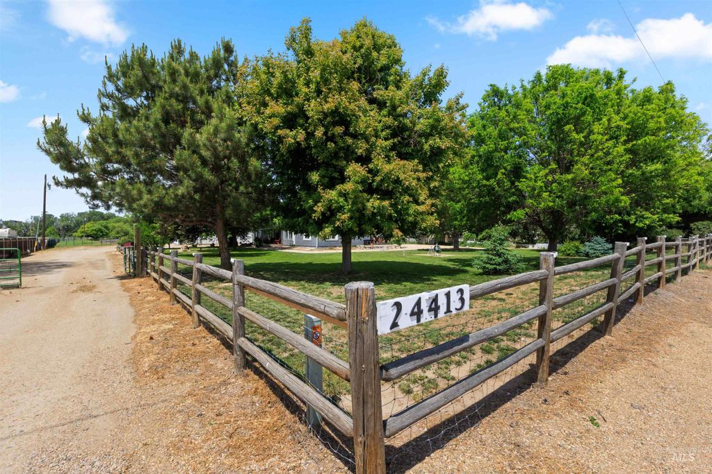 Photo of 24413 Freezeout Rd, Caldwell, ID 83607 (MLS # 98988430)
