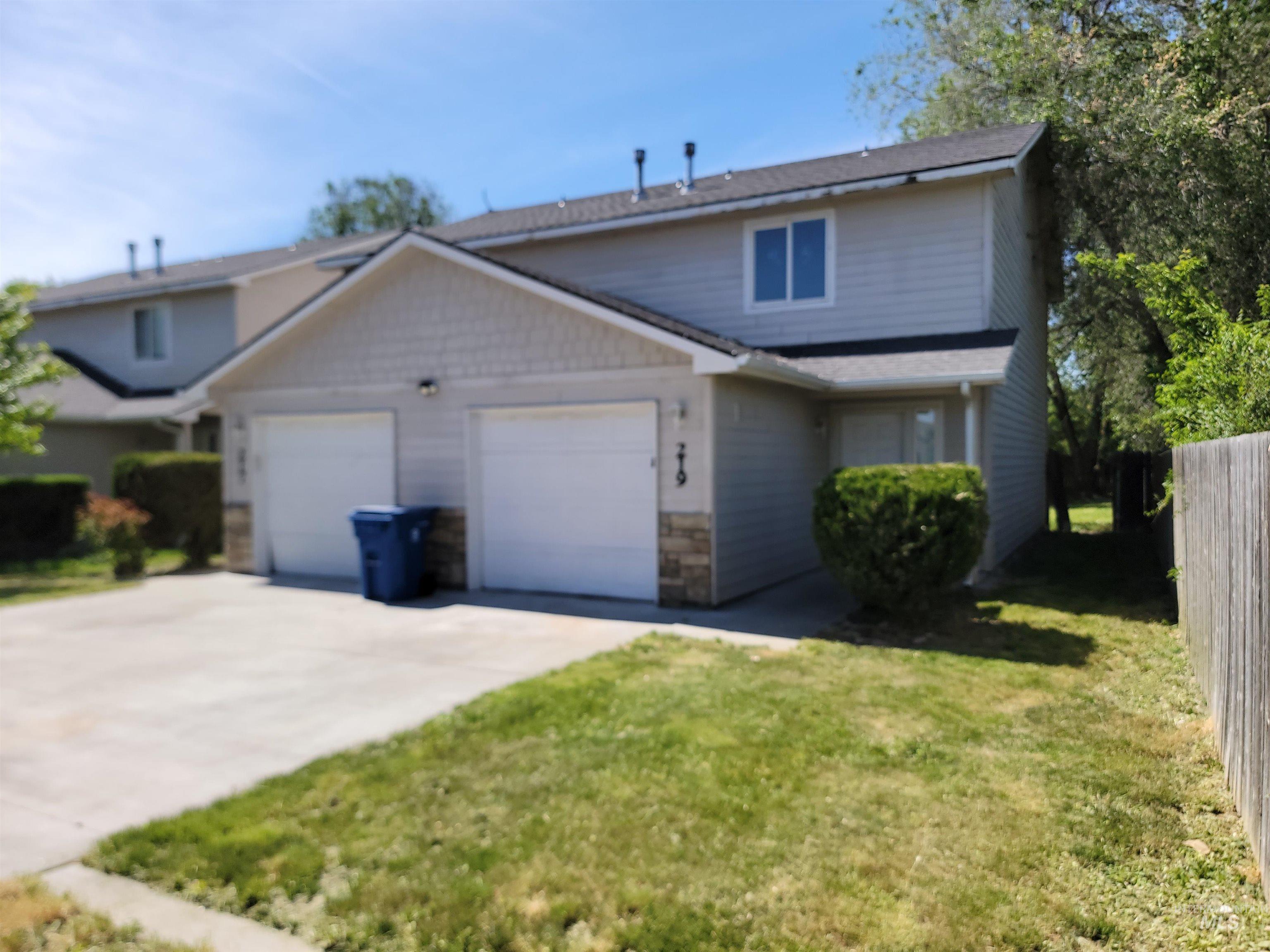 217 & 219 20th Ave N