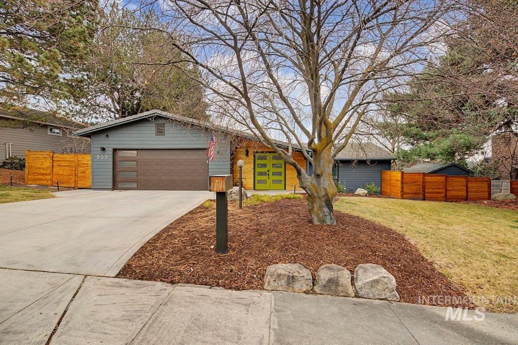 Photo of 555 E Braemere Drive, Boise, ID 83702 (MLS # 98974734)