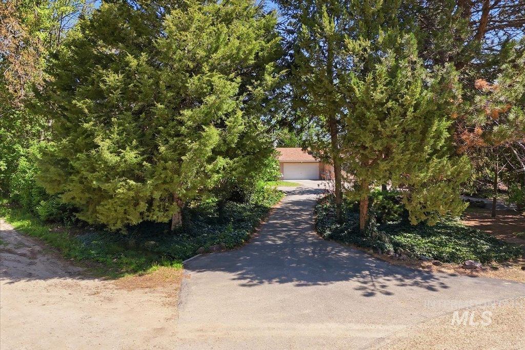 Photo of 14046 Shannon Circle, Caldwell, ID 83607 (MLS # 98984044)