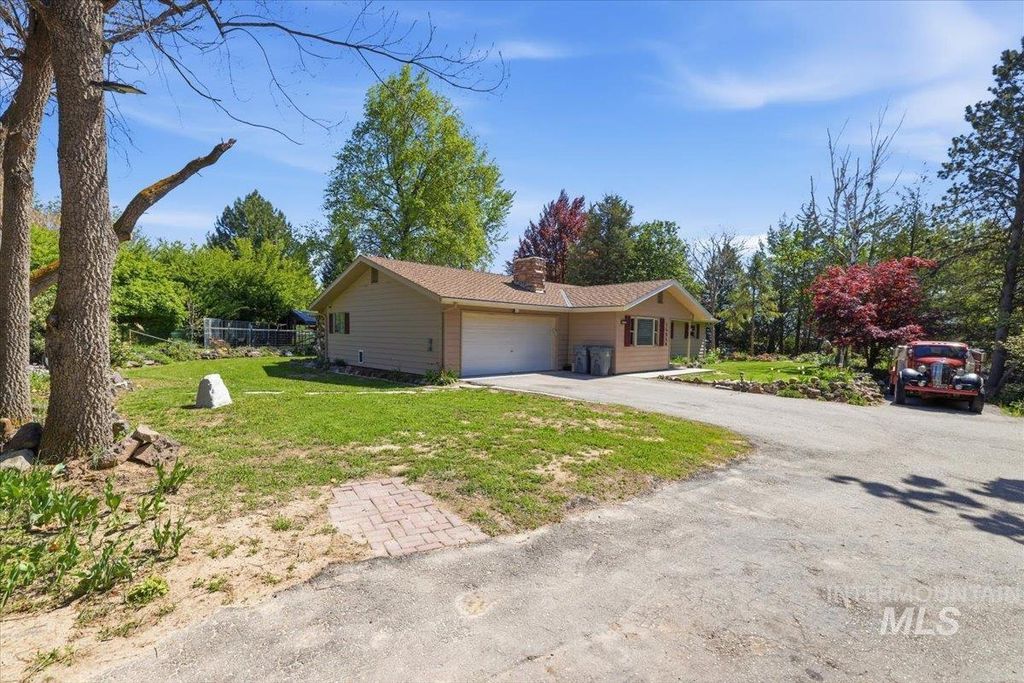 Photo of 14046 Shannon Circle, Caldwell, ID 83607 (MLS # 98984044)